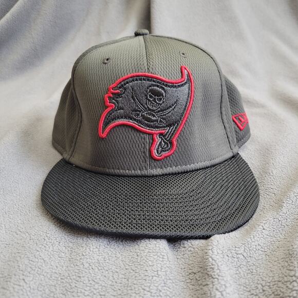 New Era Other - TAMPA BAY BUCCANEERS Hat Cap Fitted Gun Metal Gray Embroidered Logo Red NFL
